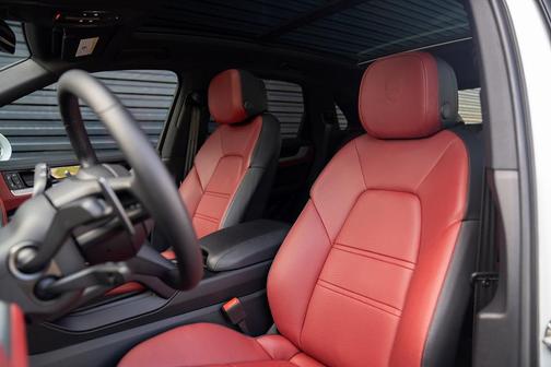 2025 Porsche Cayenne Base