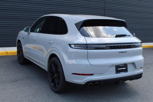 2025 Porsche Cayenne AWD