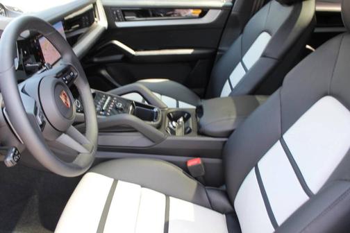 2025 Porsche Cayenne AWD