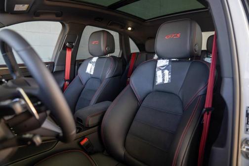 2026 Porsche Macan GTS
