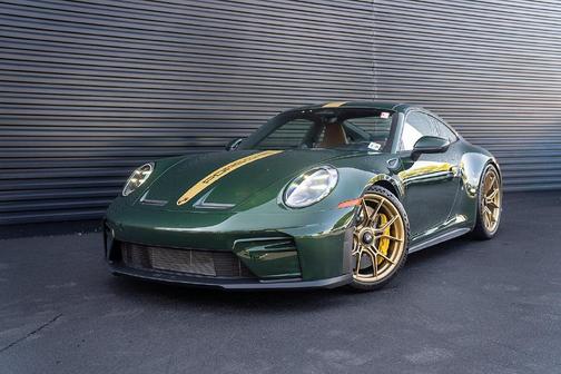 Oak Green Metallic 2026 Porsche 911 GT3