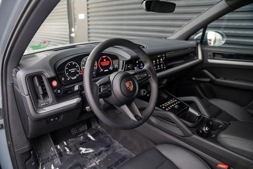 2025 Porsche Cayenne 