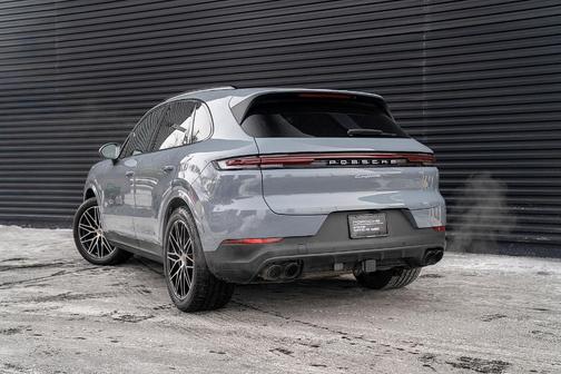 2025 Porsche Cayenne Base