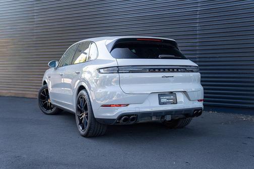 Chalk 2025 Porsche Cayenne AWD