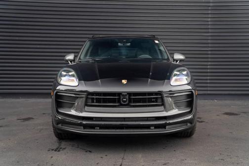 2025 Porsche Macan T