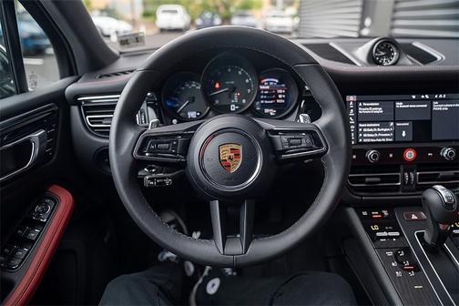 2025 Porsche Macan Base