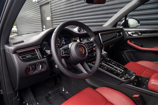 2025 Porsche Macan Base