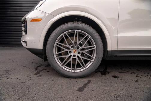 2025 Porsche Cayenne AWD