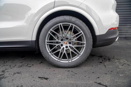 2025 Porsche Cayenne AWD