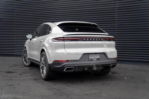 2025 Porsche Cayenne AWD