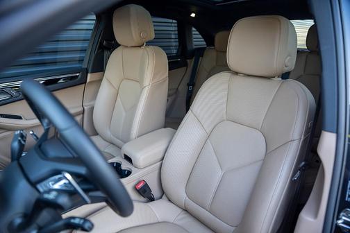 Volcano Grey Metallic 2026 Porsche Macan