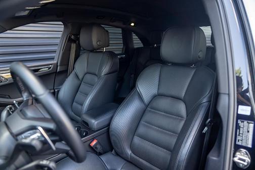 Jet Black Metallic 2023 Porsche Macan S
