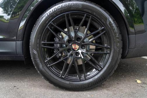 2025 Porsche Cayenne AWD