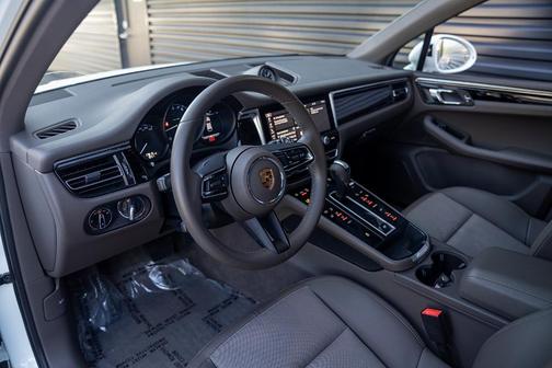 White 2023 Porsche Macan