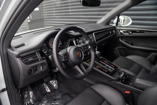 2023 Porsche Macan S