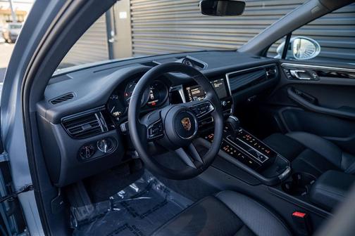 2023 Porsche Macan S