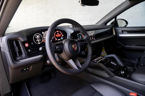 2025 Porsche Cayenne AWD