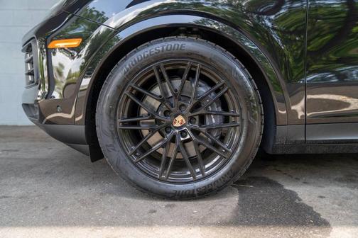 2025 Porsche Cayenne AWD