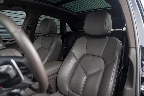 2022 Porsche Macan Base (PDK)