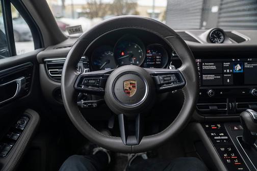 2022 Porsche Macan Base (PDK)