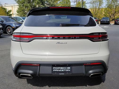 Chalk 2023 Porsche Macan