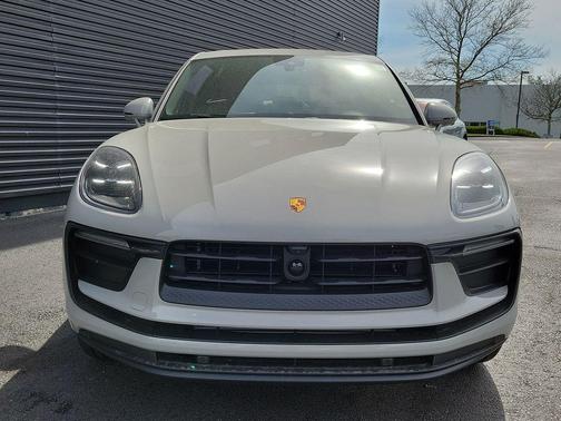 Chalk 2023 Porsche Macan