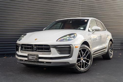 Chalk 2023 Porsche Macan