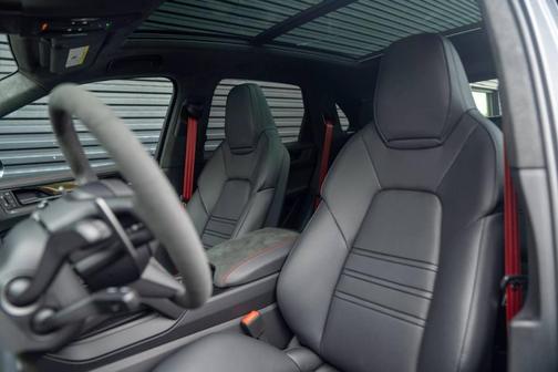 2026 Porsche Cayenne GTS