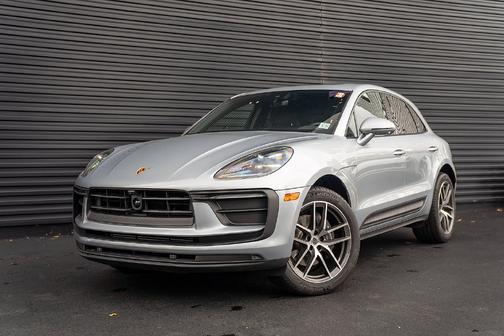Dolomite Silver Metallic 2026 Porsche Macan Macan