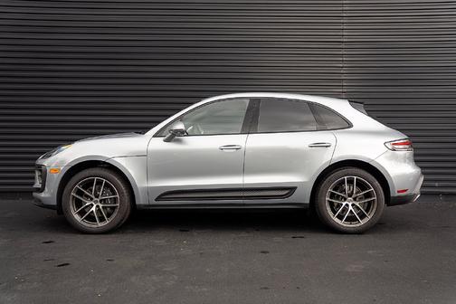 Dolomite Silver Metallic 2026 Porsche Macan Macan