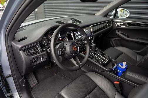 Dolomite Silver Metallic 2026 Porsche Macan