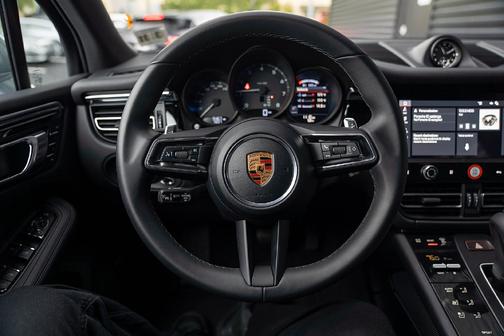 Dolomite Silver Metallic 2026 Porsche Macan Macan