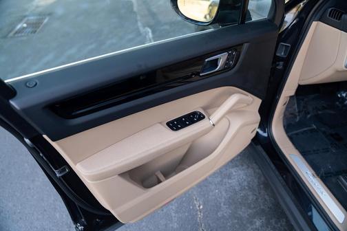 2022 Porsche Cayenne Base