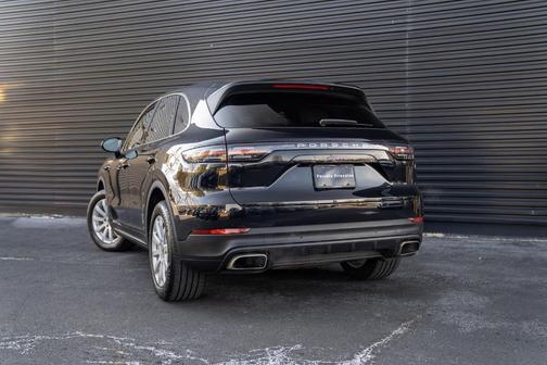 2022 Porsche Cayenne Base