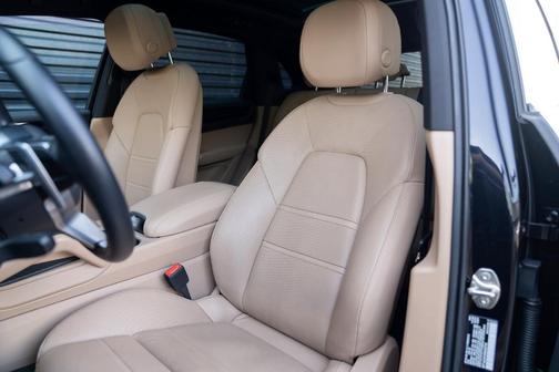 2022 Porsche Cayenne Base