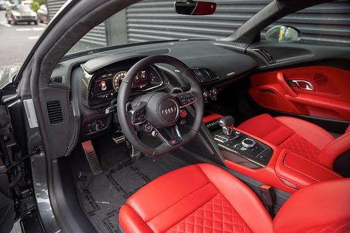 Daytona Gray Pearl Effect 2018 Audi R8 5.2 quattro Plus