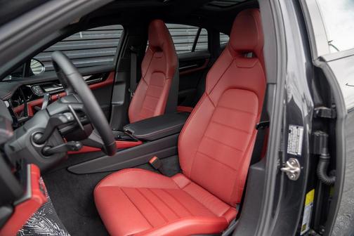 2024 Porsche Panamera 4