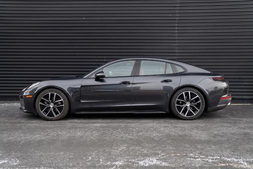 2024 Porsche Panamera 4