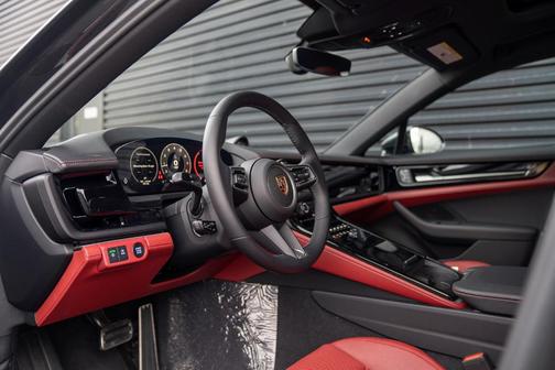 2024 Porsche Panamera 4