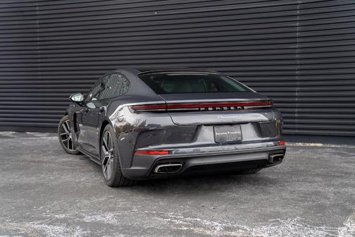 2024 Porsche Panamera 4