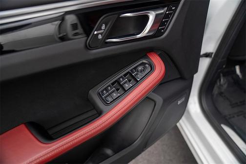 2024 Porsche Macan S