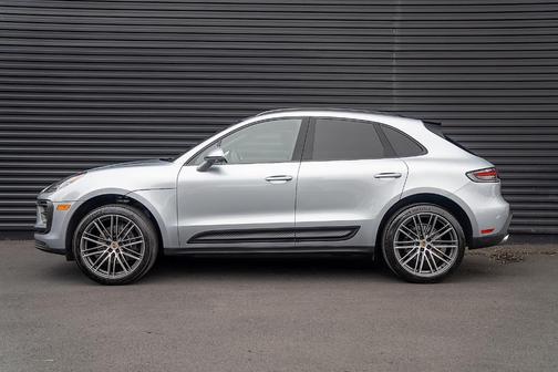 Dolomite Silver Metallic 2026 Porsche Macan