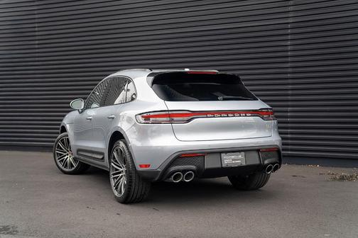 Dolomite Silver Metallic 2026 Porsche Macan