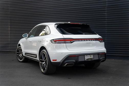 2025 Porsche Macan Base