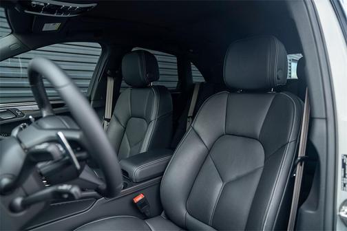 2025 Porsche Macan T