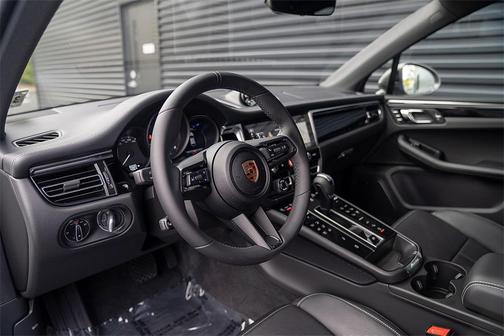 2025 Porsche Macan T
