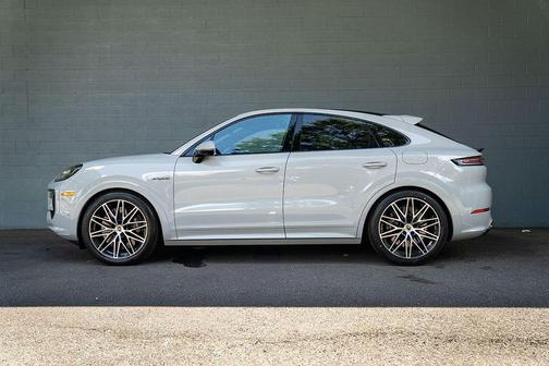 Chalk 2025 Porsche Cayenne Turbo