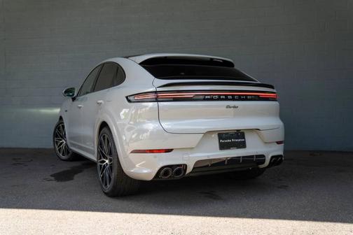 2025 Porsche Cayenne Turbo