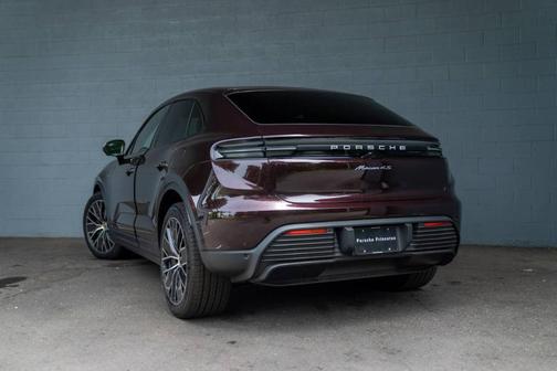 2025 Porsche Macan Electric 4S