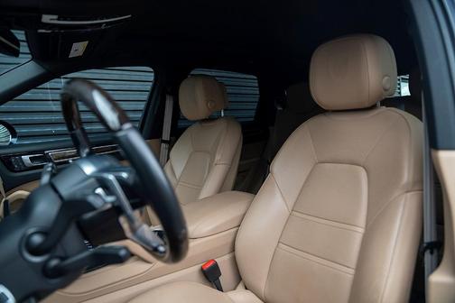 2022 Porsche Cayenne Platinum Edition